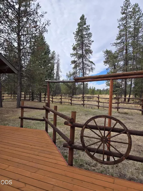 Exterior - 52971 Walker Way, La Pine, OR 97739 photo 7 of 9