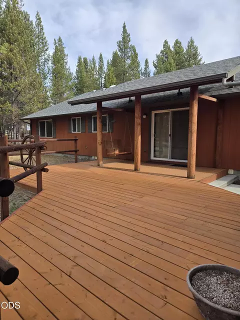 Exterior - 52971 Walker Way, La Pine, OR 97739 photo 4 of 9