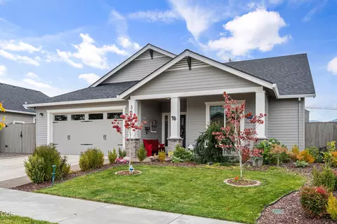 3878 Arena Dr, Medford, OR 97504