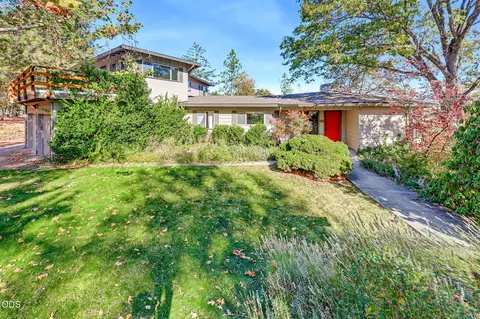 160 Timberlake Dr, Ashland, OR 97520