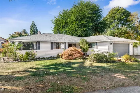 2951 Barclay Rd, Medford, OR 97504