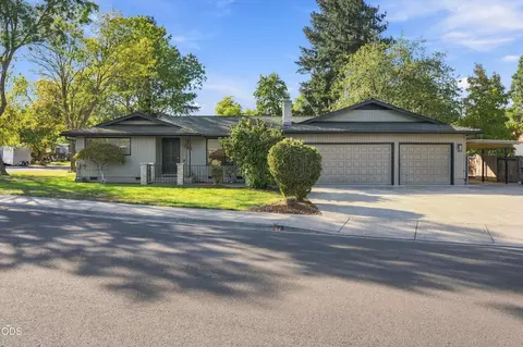 1282 S Oakdale Ave, Medford, OR 97501