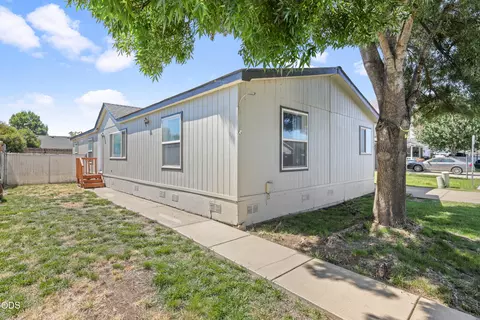 633 E Archwood Dr UNIT 27, Eagle Point, OR 97524 photo 2