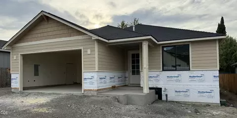 2535 Deschutes Dr, Medford, OR 97504