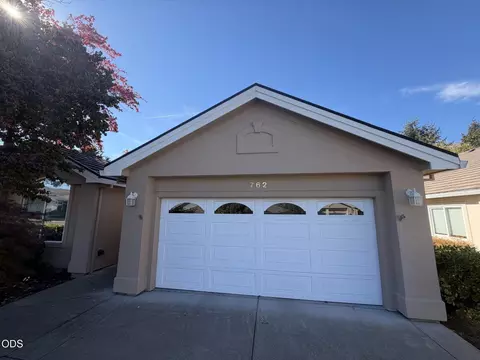 762 Fernwood Dr, Medford, OR 97504