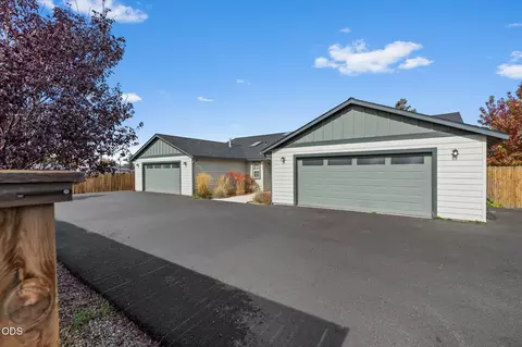 1545 SW Kalama Ave, Redmond, OR 97756