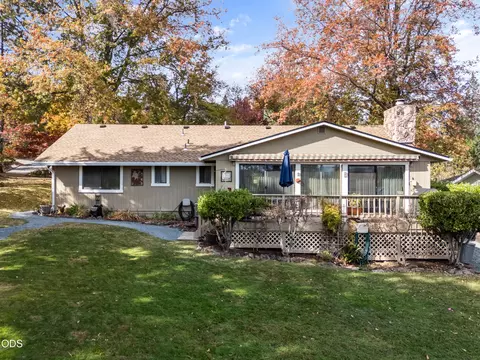 1475 Green Meadows Way, Ashland, OR 97520