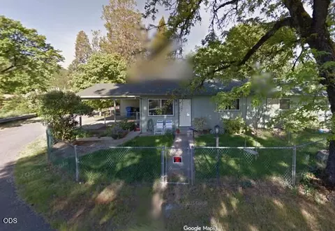 70 Chavner St, Gold Hill, OR 97525