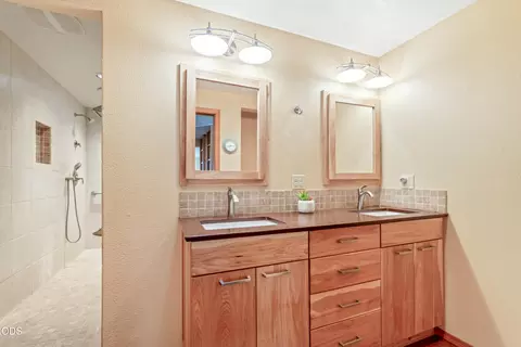 Bath - 59866 Calgary Loop, Bend, OR 97702 photo 3 of 4