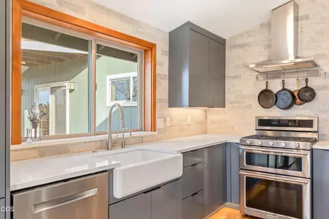 Kitchen - 59866 Calgary Loop, Bend, OR 97702 photo 5 of 5