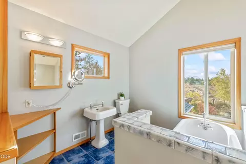 Bath - 59866 Calgary Loop, Bend, OR 97702 photo 1 of 4
