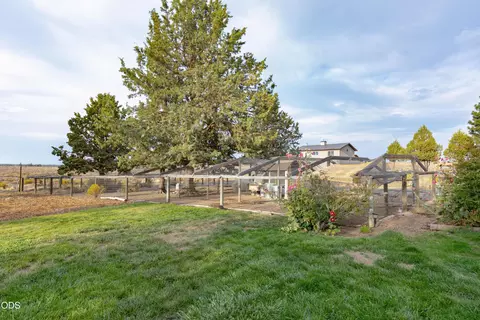 Exterior - 59866 Calgary Loop, Bend, OR 97702 photo 20 of 26