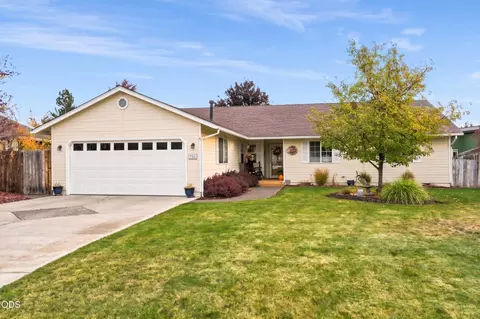 756 NW 20th St, Redmond, OR 97756