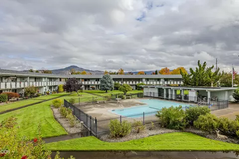 737 Stevens St #205, Medford, OR 97504
