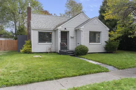 626 SW 11th St, Redmond, OR 97756