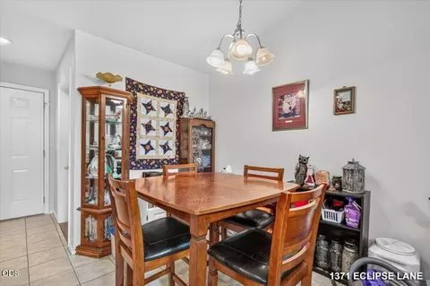 Dining - 1371 SW Eclipse Ln, Grants Pass, OR 97527 photo 1 of 1
