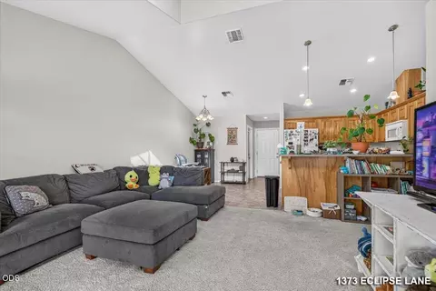 Living - 1371 SW Eclipse Ln, Grants Pass, OR 97527 photo 1 of 1