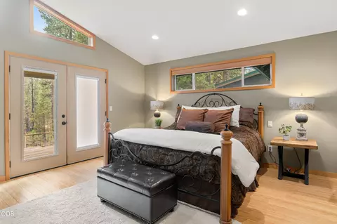 Bedroom - 54975 Forest Ln, Bend, OR 97707 photo 2 of 5