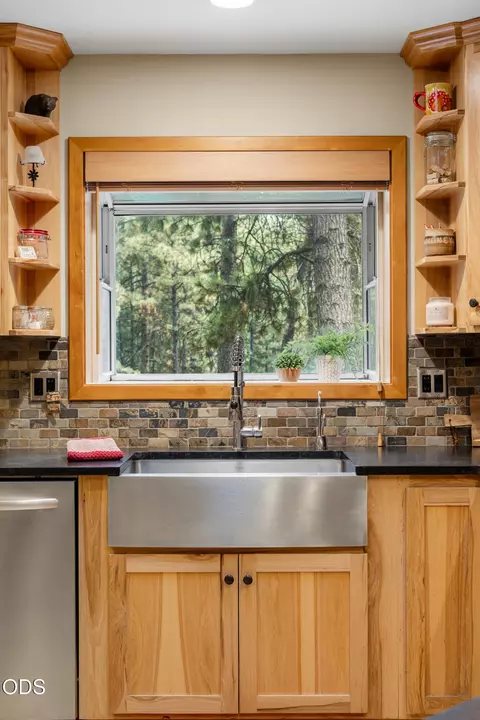 Kitchen - 54975 Forest Ln, Bend, OR 97707 photo 3 of 4