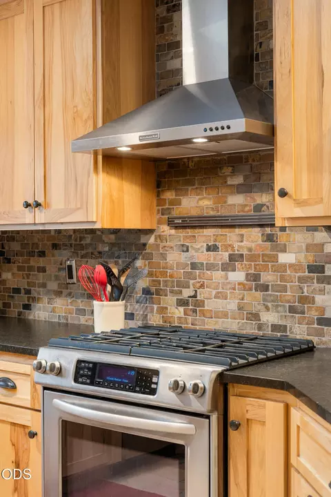 Kitchen - 54975 Forest Ln, Bend, OR 97707 photo 4 of 4