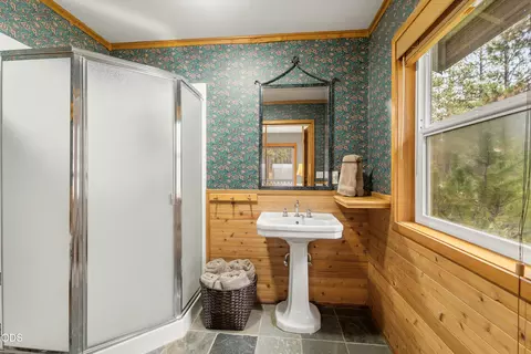 Bath - 54975 Forest Ln, Bend, OR 97707 photo 3 of 4
