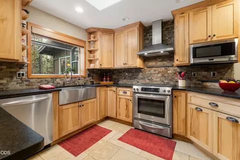 Kitchen - 54975 Forest Ln, Bend, OR 97707 photo 1 of 4