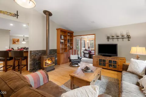 Living - 54975 Forest Ln, Bend, OR 97707 photo 1 of 2