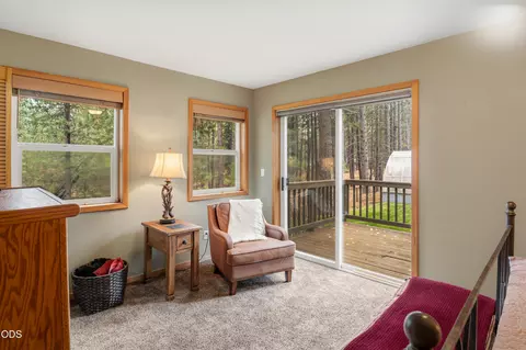 Bedroom - 54975 Forest Ln, Bend, OR 97707 photo 3 of 5