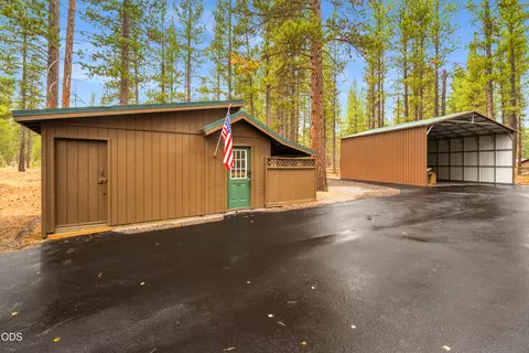 Exterior - 54975 Forest Ln, Bend, OR 97707 photo 4 of 9
