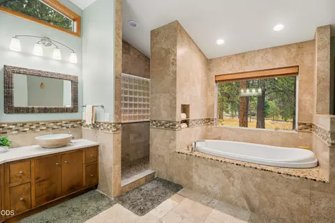 Bath - 54975 Forest Ln, Bend, OR 97707 photo 2 of 4