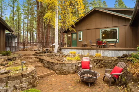 Exterior - 54975 Forest Ln, Bend, OR 97707 photo 7 of 9