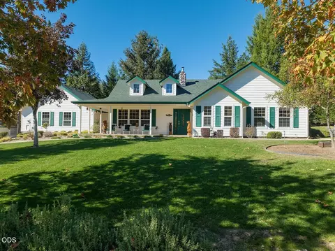 366 Springbrook Dr, Grants Pass, OR 97527