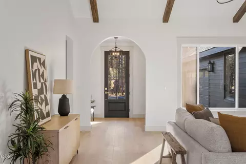Entry Way - 17498 Snow Goose Rd, Bend, OR 97707 photo 4 of 7