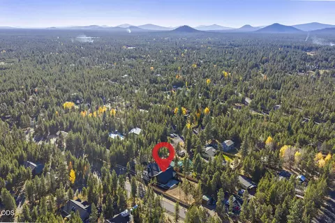View/Area - 17498 Snow Goose Rd, Bend, OR 97707 photo 7 of 11