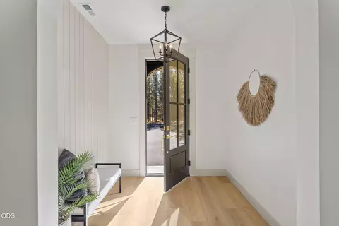 Entry Way - 17498 Snow Goose Rd, Bend, OR 97707 photo 3 of 7