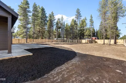 Exterior - 17498 Snow Goose Rd, Bend, OR 97707 photo 7 of 10