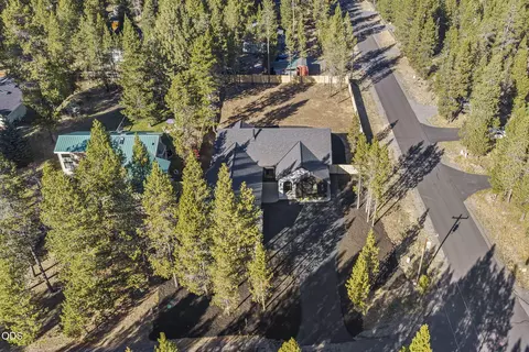 View/Area - 17498 Snow Goose Rd, Bend, OR 97707 photo 3 of 11