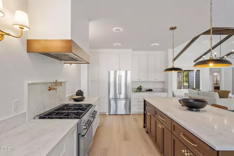 Kitchen - 17498 Snow Goose Rd, Bend, OR 97707 photo 6 of 8