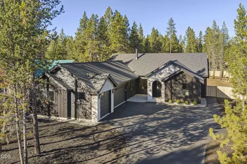 Exterior - 17498 Snow Goose Rd, Bend, OR 97707 photo 9 of 10