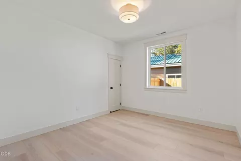 Bedroom - 17498 Snow Goose Rd, Bend, OR 97707 photo 4 of 5