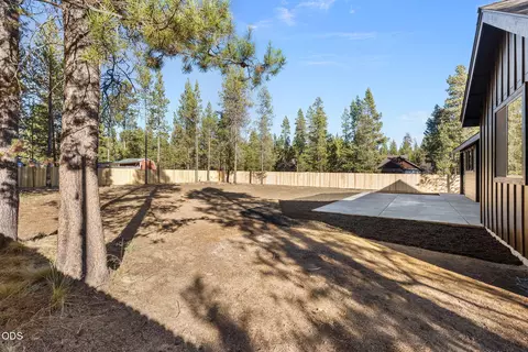 Exterior - 17498 Snow Goose Rd, Bend, OR 97707 photo 2 of 10