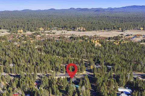 View/Area - 17498 Snow Goose Rd, Bend, OR 97707 photo 10 of 11