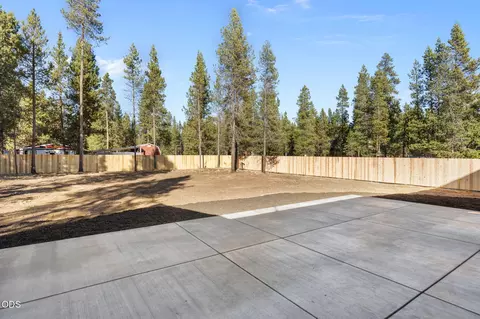 Exterior - 17498 Snow Goose Rd, Bend, OR 97707 photo 3 of 10
