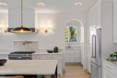 Kitchen - 17498 Snow Goose Rd, Bend, OR 97707 photo 4 of 8