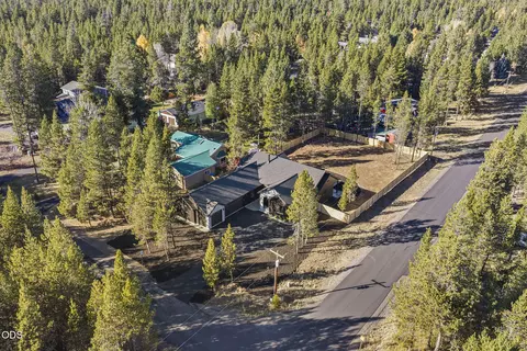 View/Area - 17498 Snow Goose Rd, Bend, OR 97707 photo 4 of 11