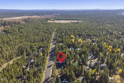 View/Area - 17498 Snow Goose Rd, Bend, OR 97707 photo 8 of 11