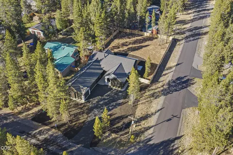 View/Area - 17498 Snow Goose Rd, Bend, OR 97707 photo 2 of 11