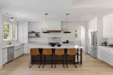 Kitchen - 17498 Snow Goose Rd, Bend, OR 97707 photo 3 of 8