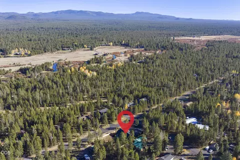 View/Area - 17498 Snow Goose Rd, Bend, OR 97707 photo 9 of 11
