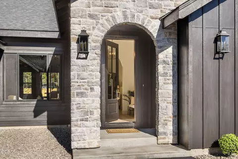 Entry Way - 17498 Snow Goose Rd, Bend, OR 97707 photo 1 of 7